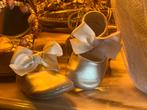 Zeer mooie baby schoentjes goudkleur met  strikjes, Ophalen of Verzenden, Zo goed als nieuw, Levensecht of Reborn