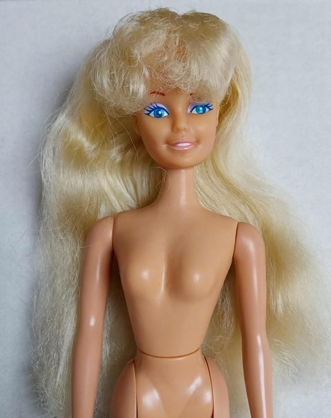 Poupée type “Barbie” non identifiée, Enfants & Bébés, Jouets | Poupées, Utilisé, Barbie, Enlèvement ou Envoi