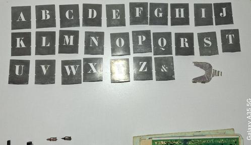 TYPOGRAFIE metalen alfabet om letters te tekenen, Antiek en Kunst, Antiek | Gereedschap en Instrumenten, Ophalen of Verzenden