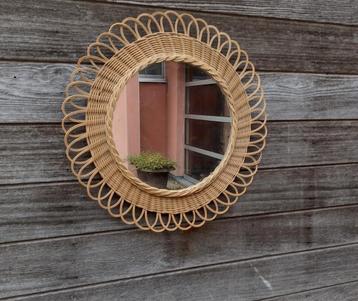 Vintage rotan spiegel beschikbaar voor biedingen