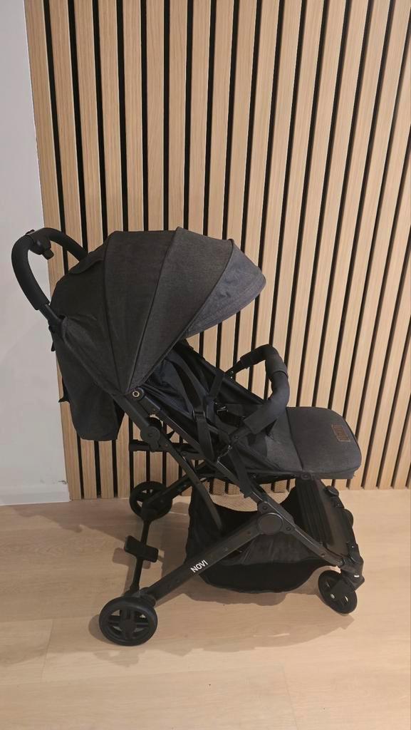 Reisbuggy novi baby, Kinderen en Baby's, Buggy's, Zo goed als nieuw, Verstelbare rugleuning, Zonnekap, Ophalen