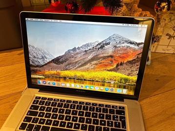 MacBook Pro 15 inch (2010) + Case beschikbaar voor biedingen