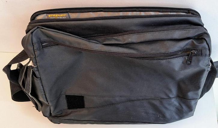 Newfeel Backenger 20L – Schoudertas/Rugzak, Zwart, Handtassen en Accessoires, Tassen | Schoudertassen, Zo goed als nieuw, Overige merken