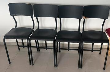 Lot de 4 chaises repeintes en noir beschikbaar voor biedingen