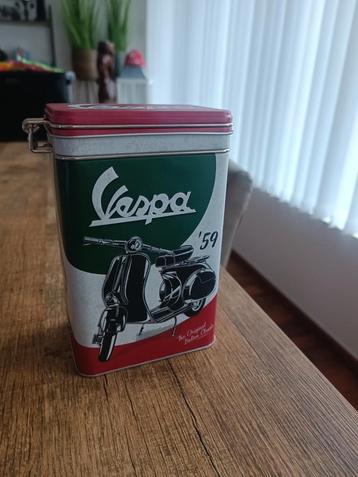 Vespa blik  beschikbaar voor biedingen