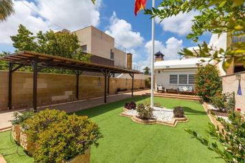 Gerenoveerde half-vrijstaande villa Los Balcones  Torrevieja beschikbaar voor biedingen