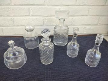 Set antieke karaffen/flessen/potten van kristal en glas. beschikbaar voor biedingen