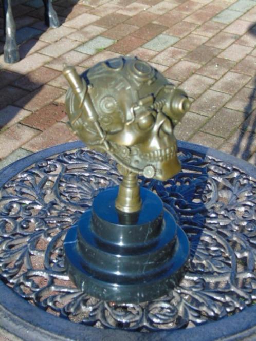 statue buste tête de robot en bronze signé sur socle ., Antiquités & Art, Antiquités | Bronze & Cuivre, Bronze, Enlèvement ou Envoi