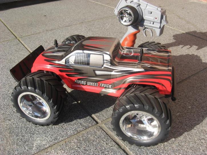 Flying wheel truck, Hobby en Vrije tijd, Modelbouw | Radiografisch | Auto's, Gebruikt, Ophalen