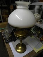 Ancienne lampe à pétrole avec globe en verre blanc, Antiquités & Art, Enlèvement
