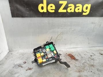 Zekeringkast van een Peugeot 208 beschikbaar voor biedingen