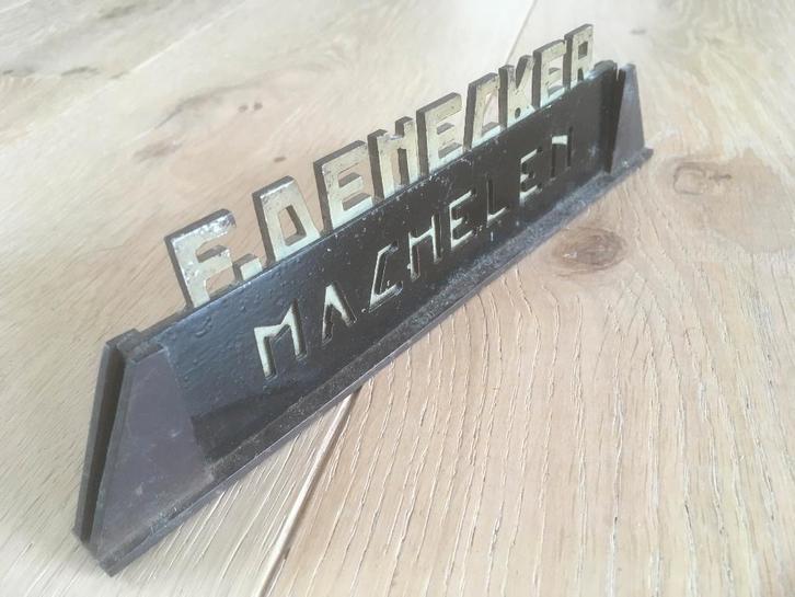 Art deco stijl naamplaatjes - 2 stuks -- € 55, Antiek en Kunst, Curiosa en Brocante, Ophalen