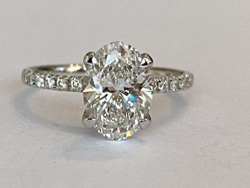 Verloving Ring 18 kt gold met diamant 2.10 crt en zijstenen beschikbaar voor biedingen