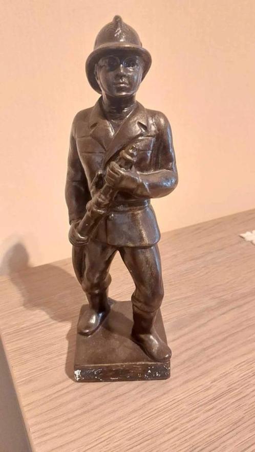 brandweerman / Stenen decoratief beeld, Verzamelen, Militaria | Algemeen, Overige soorten, Kunstobject, Verzenden