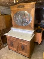 Antieke kast met spiegel, Enlèvement