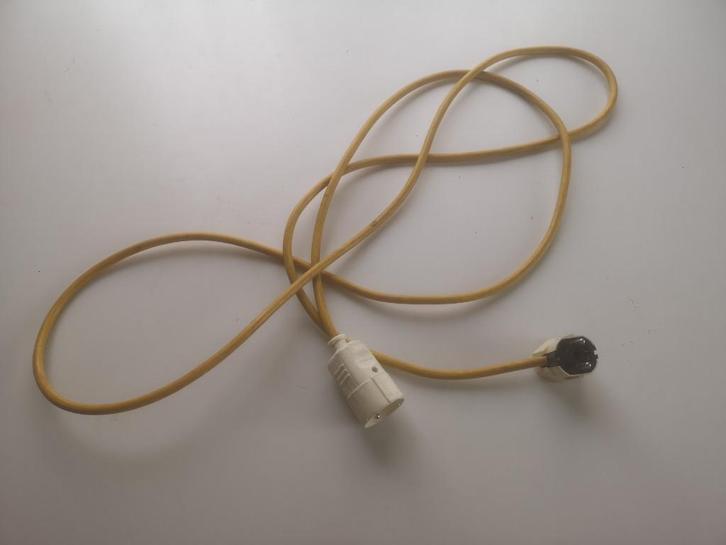 Verlengdraad geel met aarding, lengte 2.80 m., Doe-het-zelf en Bouw, Elektriciteit en Kabels, Ophalen of Verzenden