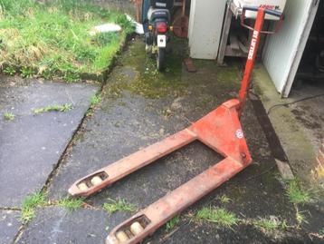 Transpallet brede lepels 2,5 ton palletwagen BT lifters beschikbaar voor biedingen
