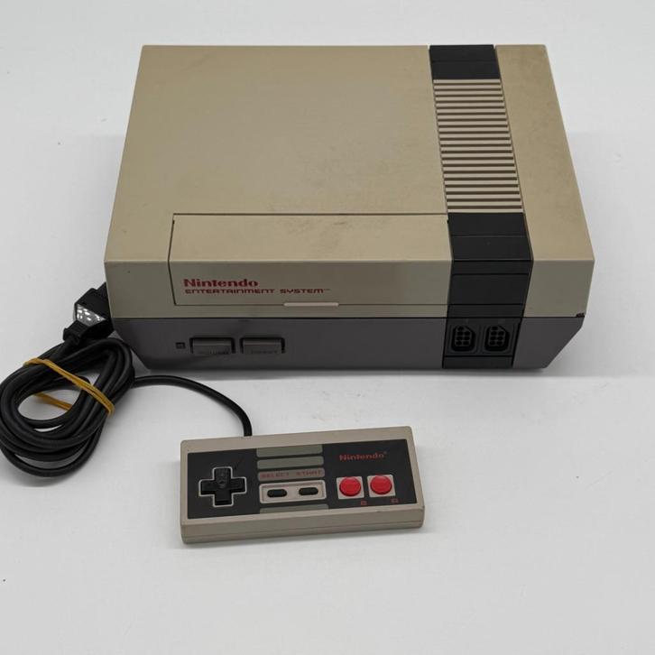 Nintendo NES Console - In goede staat, Games en Spelcomputers, Spelcomputers | Nintendo NES, Zo goed als nieuw, Met 1 controller