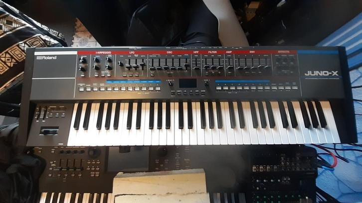 JUNO X-synthesizer, Muziek en Instrumenten, Synthesizers, Zo goed als nieuw, 61 toetsen, Roland, Ophalen