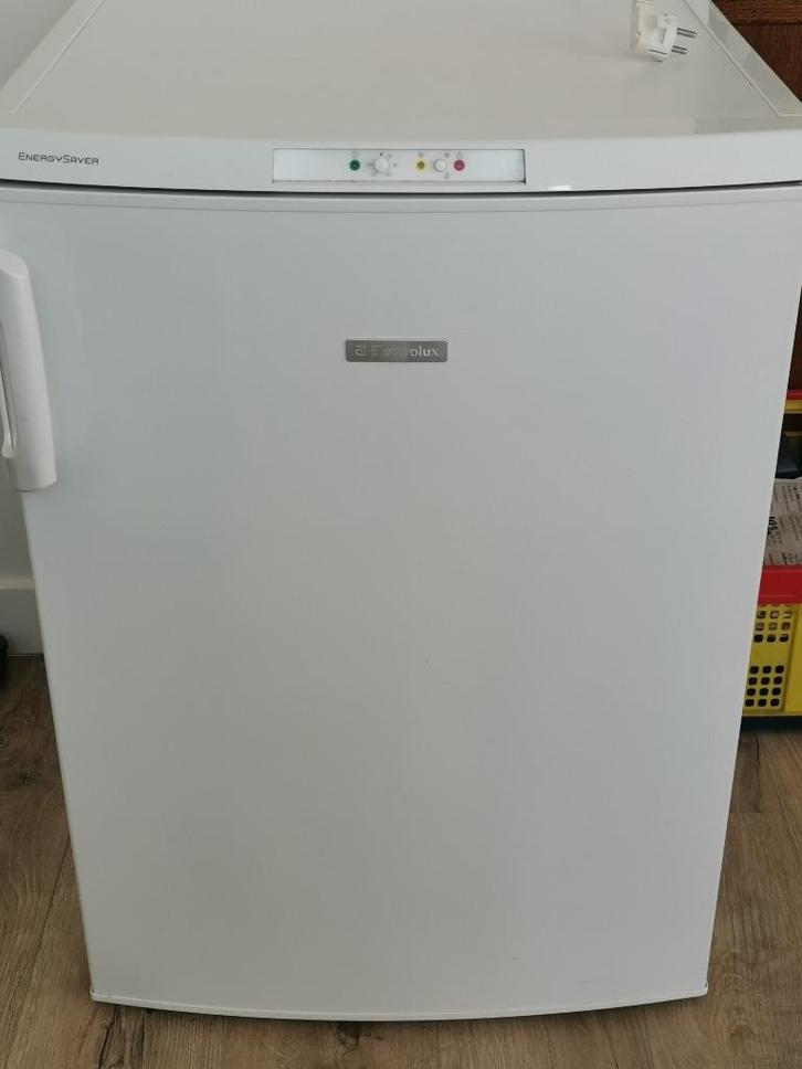 Diepvriezer elektrolux tafel model met 3 schuiven, Elektronische apparatuur, Vriezers en Diepvrieskisten, Gebruikt, Vrijstaand