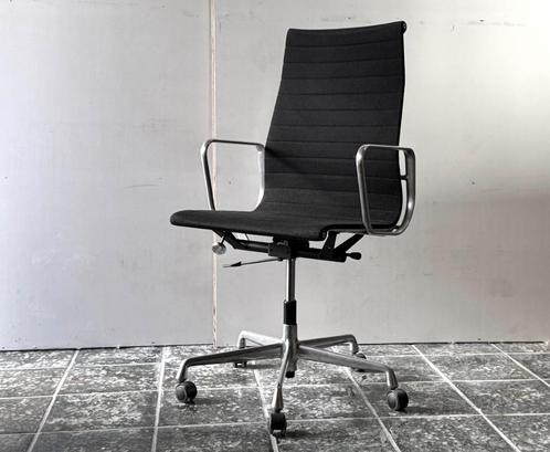 Vitra Eames EA 119 design bureaustoel ZGAN, Huis en Inrichting, Bureaustoelen, Zo goed als nieuw, Bureaustoel, Zwart, Ophalen of Verzenden