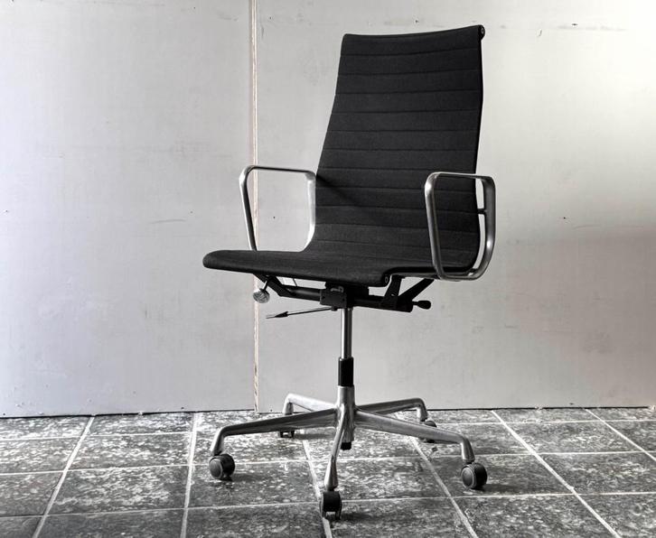 Vitra Eames EA 119 design bureaustoel ZGAN, Huis en Inrichting, Bureaustoelen, Zo goed als nieuw, Bureaustoel, Zwart, Ophalen of Verzenden