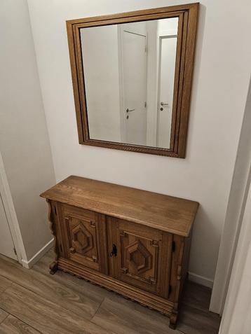 Massief houten dressoir met wandspiegel beschikbaar voor biedingen