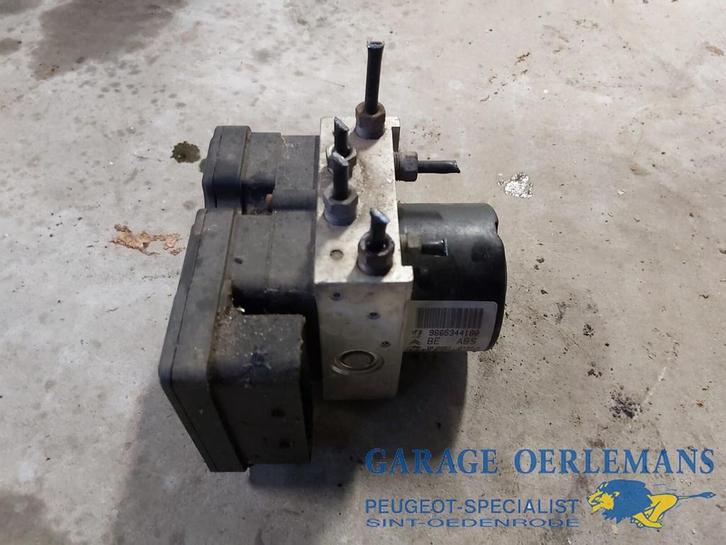abs pomp peugeot 207, Auto-onderdelen, Remmen en Aandrijving, Peugeot, Gebruikt, ARN erkend, Ophalen of Verzenden
