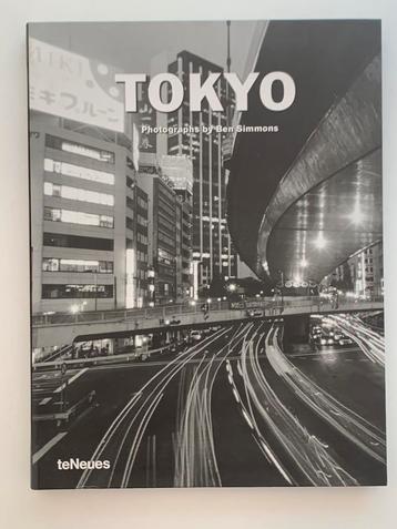 Tokyo - photographs by Ben Simmons beschikbaar voor biedingen