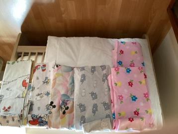 donsdekens,overtrekken en babybed beschikbaar voor biedingen