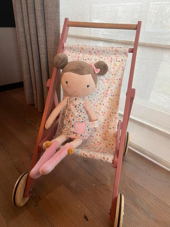 Houten buggy met pop Little Dutch, Kinderen en Baby's, Speelgoed | Poppen, Zo goed als nieuw, Ophalen