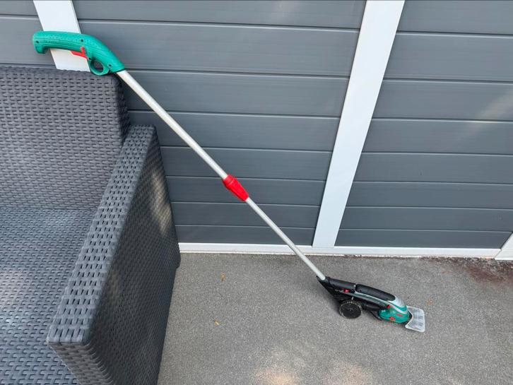 Cisaille/taille-herbes/sculpte-haies Bosch Isio sans fil, Tuin en Terras, Heggenscharen, Gebruikt, Accu, Ophalen