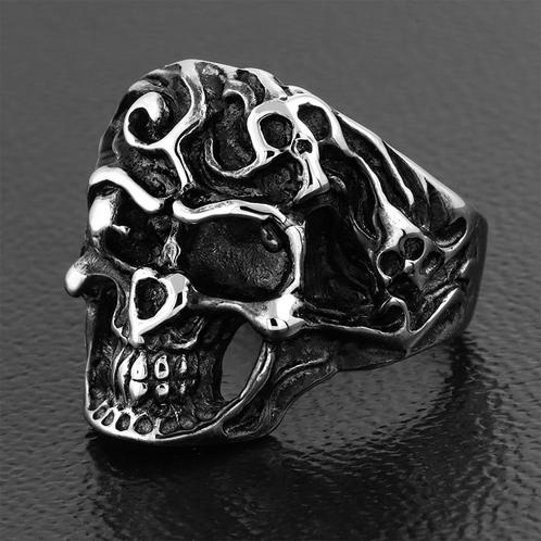 Vintage gothic skull biker ring in stainless steel, Handtassen en Accessoires, Ringen, Nieuw, Dame of Heer, IJzer of Staal, Ophalen of Verzenden