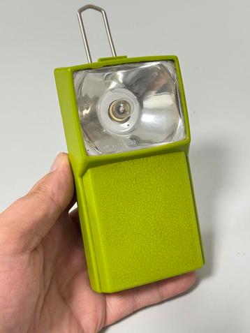 Lampe de poche verte rétro vintage,, armure française, Enlèvement ou Envoi