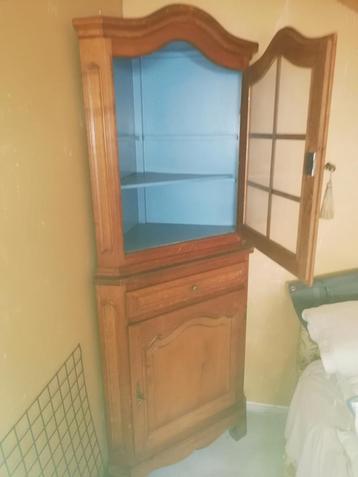 Hoekkast beschikbaar voor biedingen