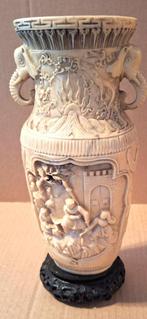 Ivoirine vaas op houten sokkel, Antiek en Kunst, Antiek | Vazen, Ophalen of Verzenden