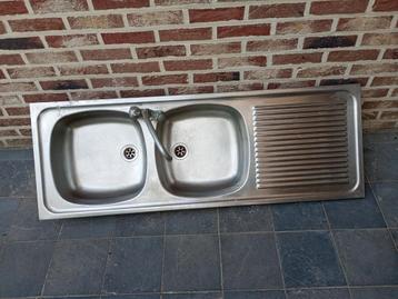 Dubbele inox spoelbak met mengkraan  beschikbaar voor biedingen