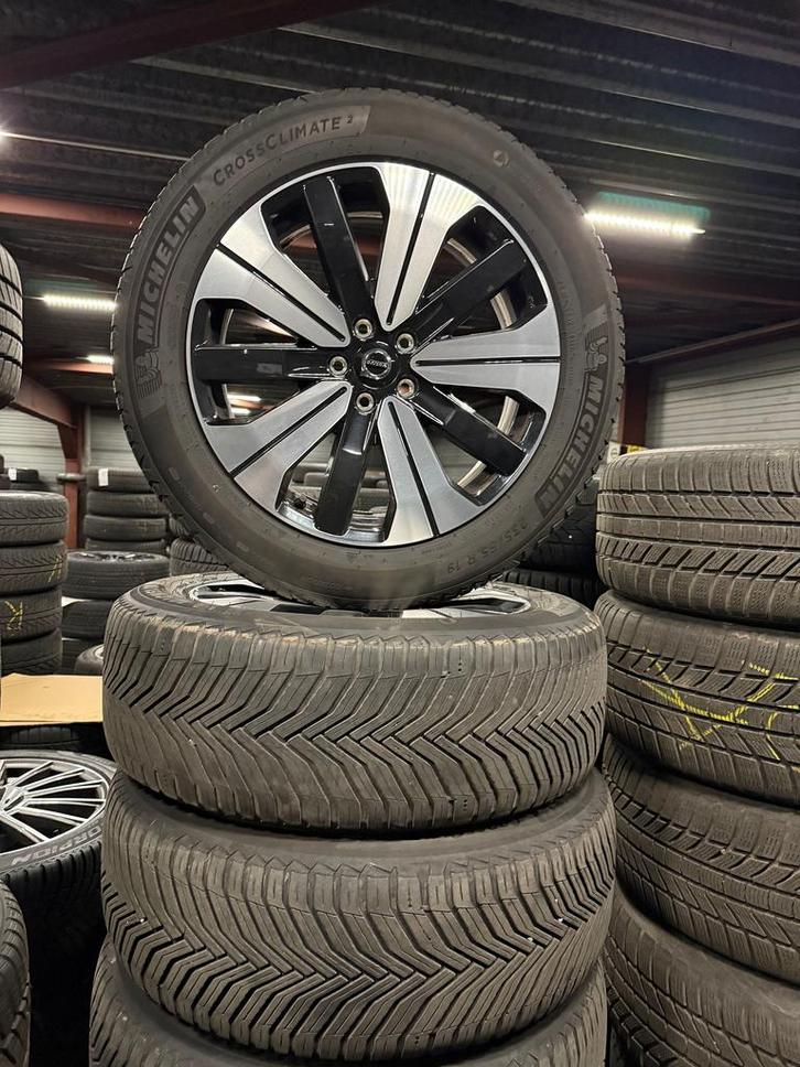 4 seizoenenset Volvo XC60, Auto-onderdelen, Banden en Velgen, Banden en Velgen, All Season, 19 inch, 235 mm, Personenwagen, Gebruikt