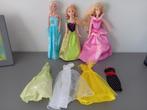 Set Barbies met kledij, Ophalen of Verzenden, Zo goed als nieuw