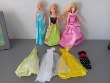 Set Barbies met kledij beschikbaar voor biedingen