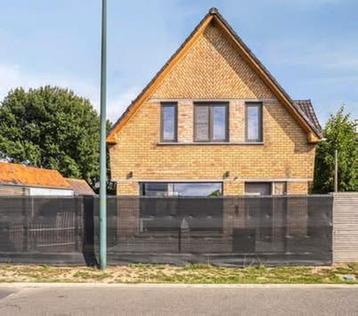 Huis te koop in Adegem met loods en weide beschikbaar voor biedingen