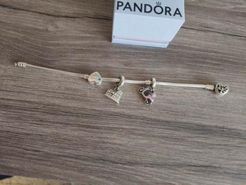 Bracelet Pandora 18cm et 3 charms  beschikbaar voor biedingen