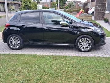 Peugeot 208 Allure 1.2 benzine in een Nieuwstaat. 23.000 km! beschikbaar voor biedingen