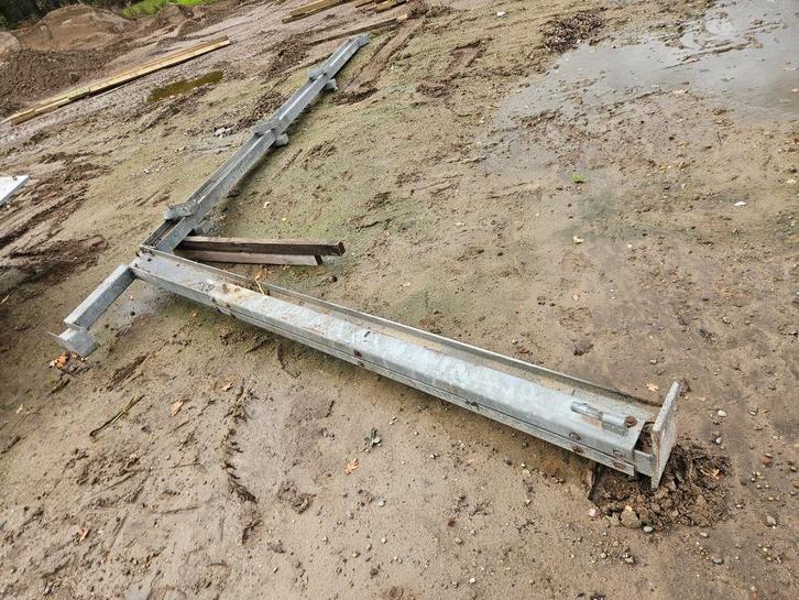 3 gegalvaniseerde spanten, Moeten tegen een muur geplaatst, Doe-het-zelf en Bouw, Metalen, Gebruikt, IJzer, Ophalen