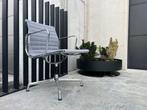 Vitra Eames EA108 hopsak stoel, showroommodel, Huis en Inrichting, Bureaustoelen, Verzenden, Nieuw, Blauw