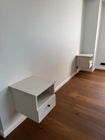 Nachtkastje beschikbaar voor biedingen
