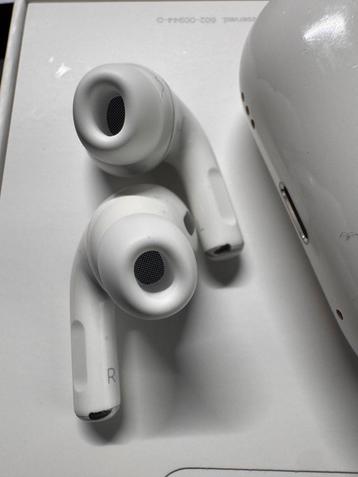 🎧✨ AirPods Pro originaux avec boîtier de recharge sans fil  disponible aux enchères