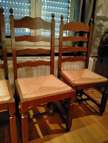 Stoelen beschikbaar voor biedingen