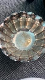 Pour le dîner - assiette en argent, Enlèvement