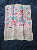 ancien calendrier torchon tissu vintage 1983, Utilisé, Enlèvement ou Envoi, Calendrier annuel